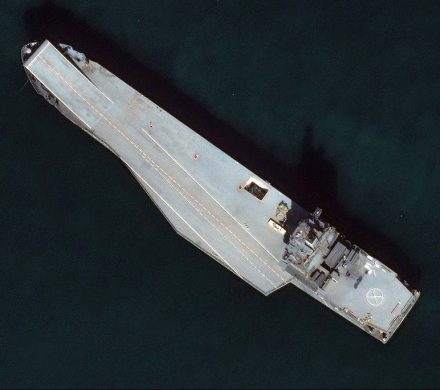 غول‌های آهنین روی موج‌ها