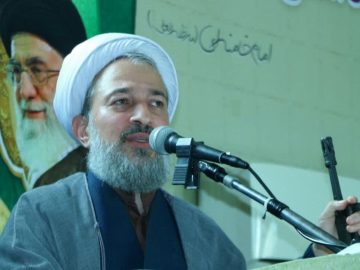 مجلس باید در برابر استکبار بایستد و نظام بانکی را نجات دهد