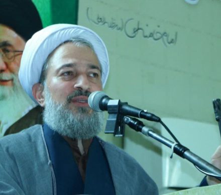 مجلس باید در برابر استکبار بایستد و نظام بانکی را نجات دهد