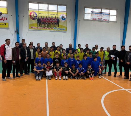 جام قهرمانی به دبیرستان شهید اسماعیل‌زاده رسید