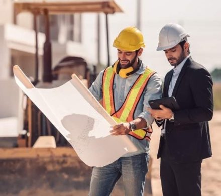 بنای آیندگان، زیر بار مشکلات