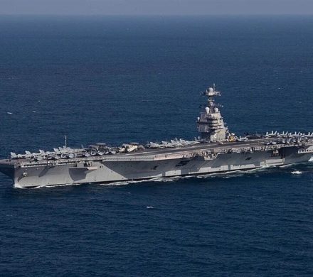 ارتش: ناو هواپیمابر آبراهام لینکلن را با شلیک موشک از منطقه دور کردیم