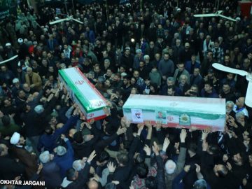 وداع باشکوه مردم با شهدای میاندورود در جنگ تحمیلی ماه رمضان