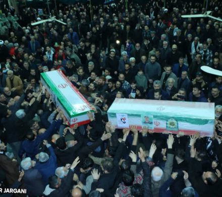 وداع باشکوه مردم با شهدای میاندورود در جنگ تحمیلی ماه رمضان