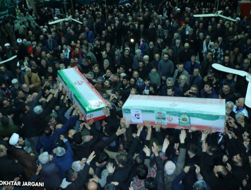 وداع باشکوه مردم با شهدای میاندورود در جنگ تحمیلی ماه رمضان