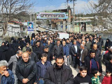 مراسم تشییع پیکر مادر شهیدان زارعی در کیاپی