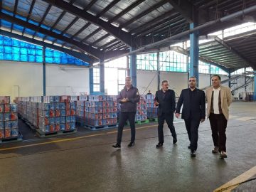 فعالیت جهادی کارکنان روغن نباتی غنچه در تولید مایحتاج عموم