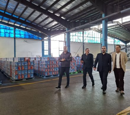 فعالیت جهادی کارکنان روغن نباتی غنچه در تولید مایحتاج عموم