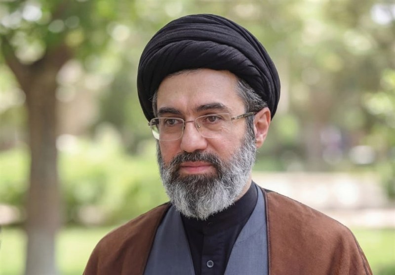 آیت‌الله سید مجتبی خامنه‌ای:ارتش دلاورانه از کشور دفاع می‌کند